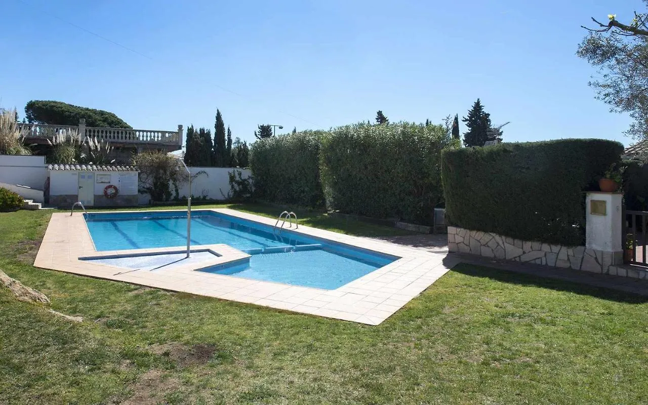 Villa Casa Tossa precioso jardín barbacoa piscina comunitaria y playa privada Tossa de Mar Сasa de vacaciones