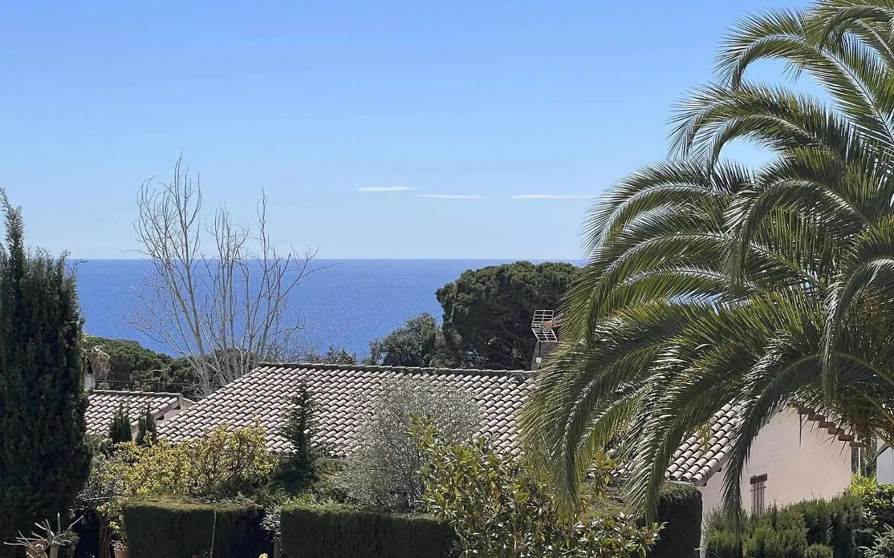 Villa Casa Tossa precioso jardín barbacoa piscina comunitaria y playa privada Tossa de Mar